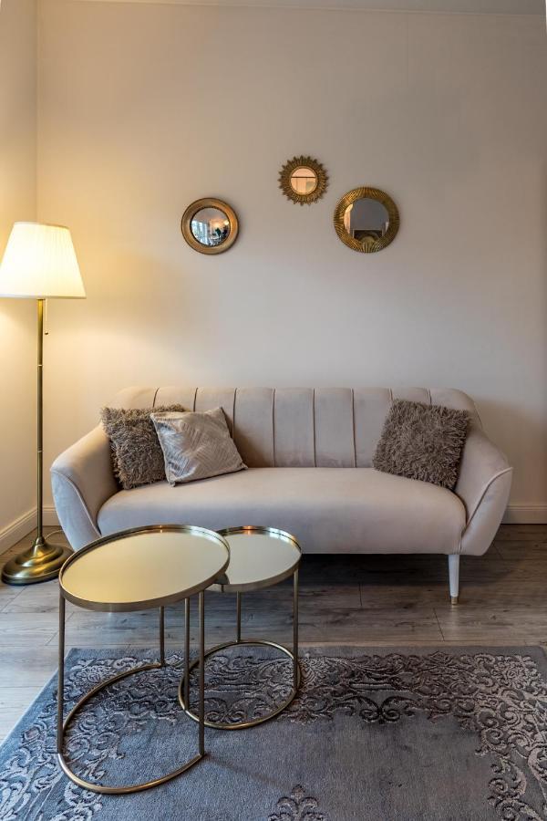 Kierbedzia 6 - Bezplatny Podziemny Parking - Free Parking - Piekny Ogrodek Z Tarasem - 2Km Lazienki Krolewskie - Wifi - Smart Tv 50 Cali - Good Apartments Warsaw Ngoại thất bức ảnh