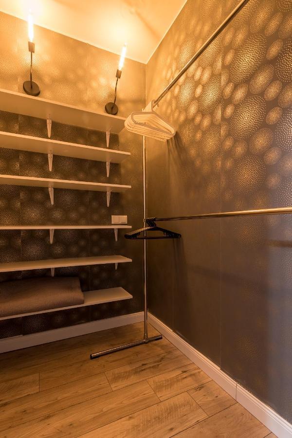 Kierbedzia 6 - Bezplatny Podziemny Parking - Free Parking - Piekny Ogrodek Z Tarasem - 2Km Lazienki Krolewskie - Wifi - Smart Tv 50 Cali - Good Apartments Warsaw Ngoại thất bức ảnh