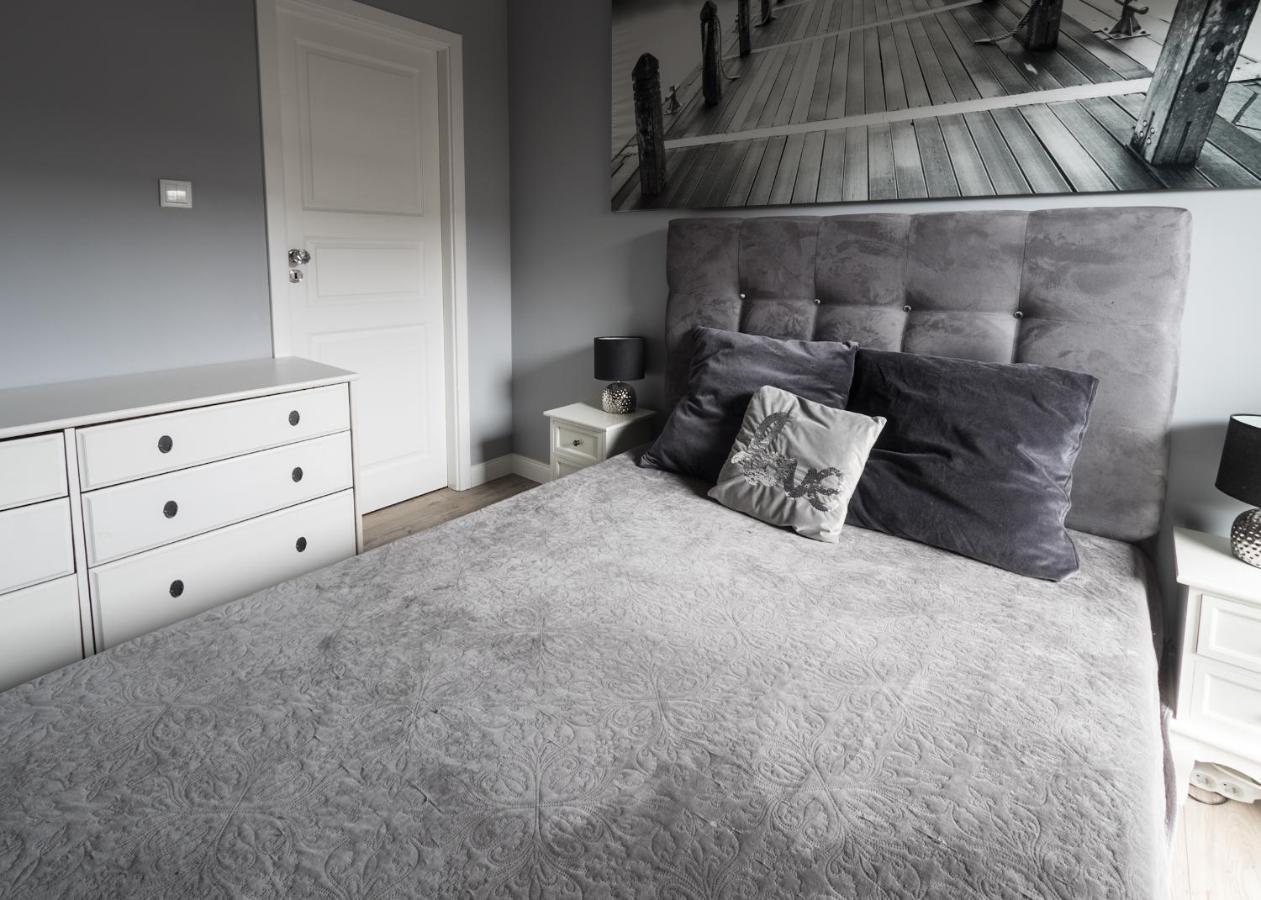 Kierbedzia 6 - Bezplatny Podziemny Parking - Free Parking - Piekny Ogrodek Z Tarasem - 2Km Lazienki Krolewskie - Wifi - Smart Tv 50 Cali - Good Apartments Warsaw Ngoại thất bức ảnh