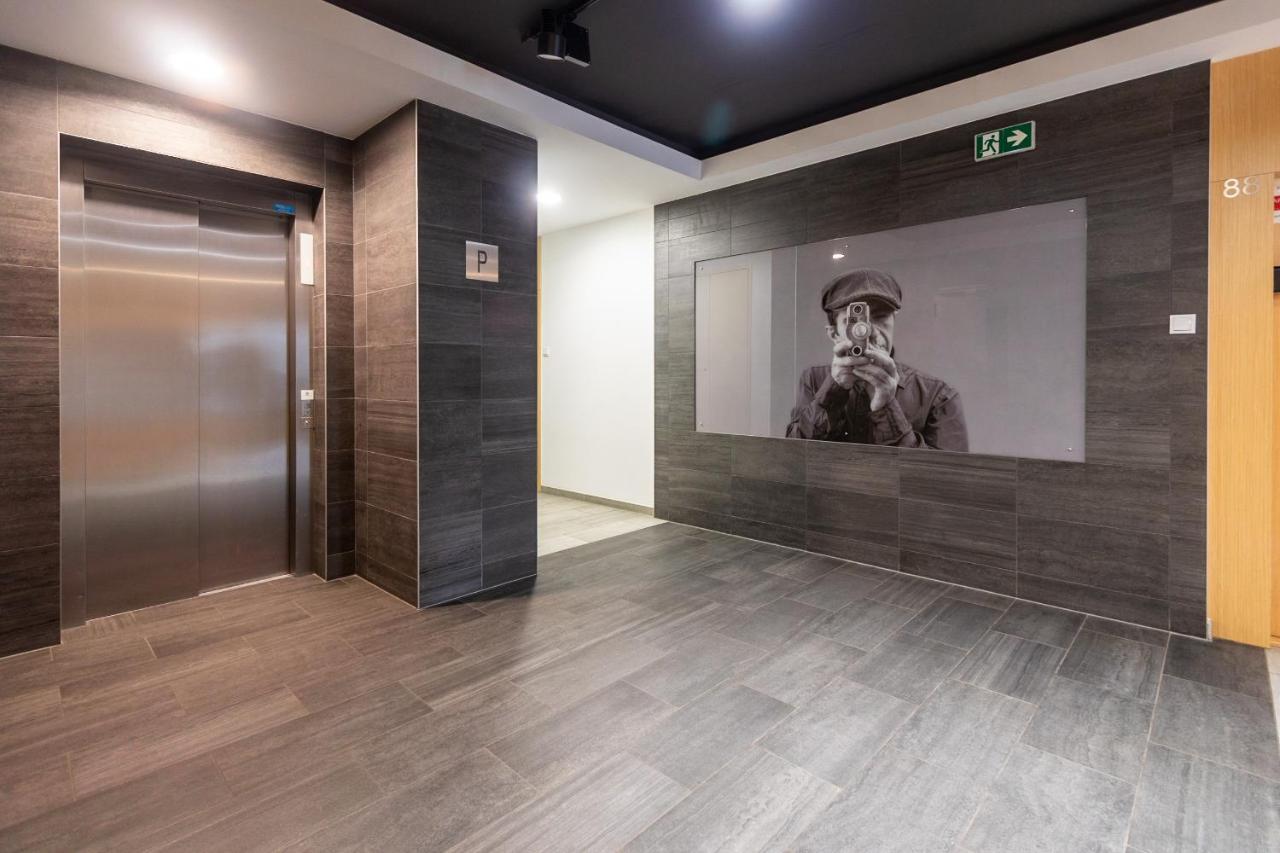 Kierbedzia 6 - Bezplatny Podziemny Parking - Free Parking - Piekny Ogrodek Z Tarasem - 2Km Lazienki Krolewskie - Wifi - Smart Tv 50 Cali - Good Apartments Warsaw Ngoại thất bức ảnh