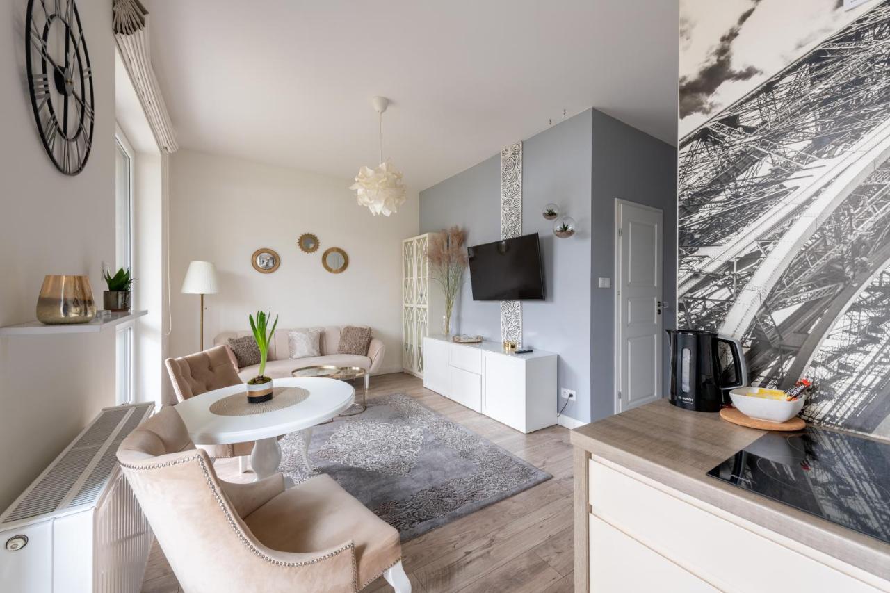 Kierbedzia 6 - Bezplatny Podziemny Parking - Free Parking - Piekny Ogrodek Z Tarasem - 2Km Lazienki Krolewskie - Wifi - Smart Tv 50 Cali - Good Apartments Warsaw Ngoại thất bức ảnh