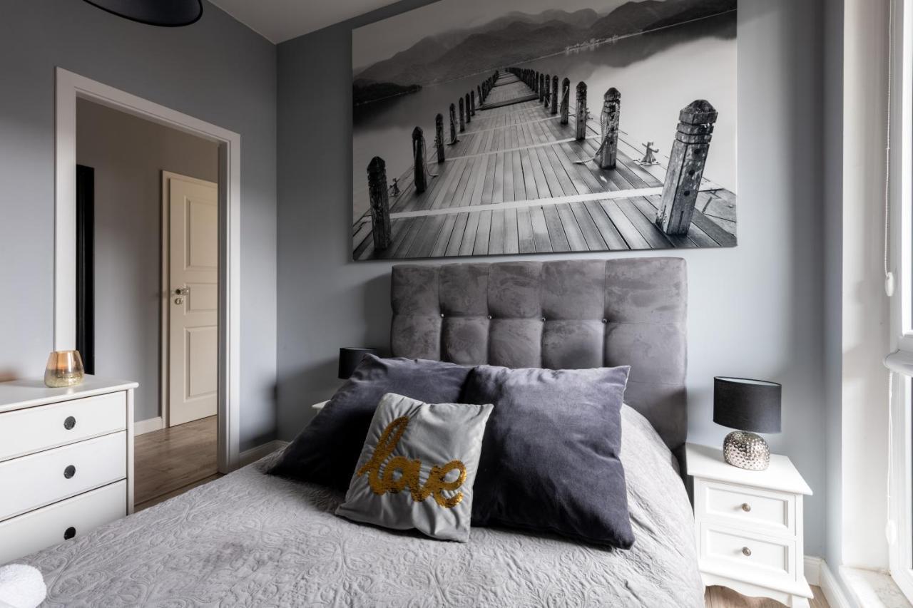 Kierbedzia 6 - Bezplatny Podziemny Parking - Free Parking - Piekny Ogrodek Z Tarasem - 2Km Lazienki Krolewskie - Wifi - Smart Tv 50 Cali - Good Apartments Warsaw Ngoại thất bức ảnh