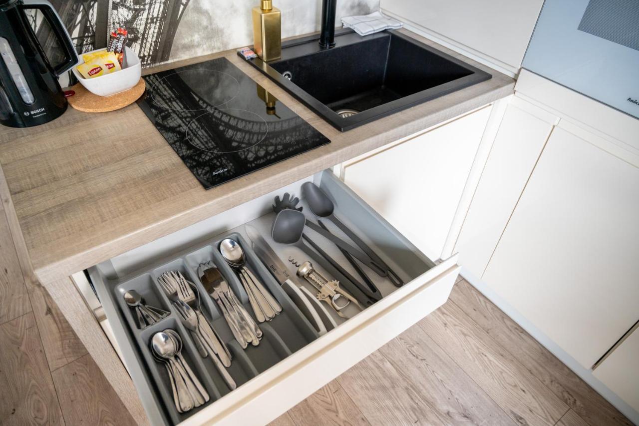 Kierbedzia 6 - Bezplatny Podziemny Parking - Free Parking - Piekny Ogrodek Z Tarasem - 2Km Lazienki Krolewskie - Wifi - Smart Tv 50 Cali - Good Apartments Warsaw Ngoại thất bức ảnh