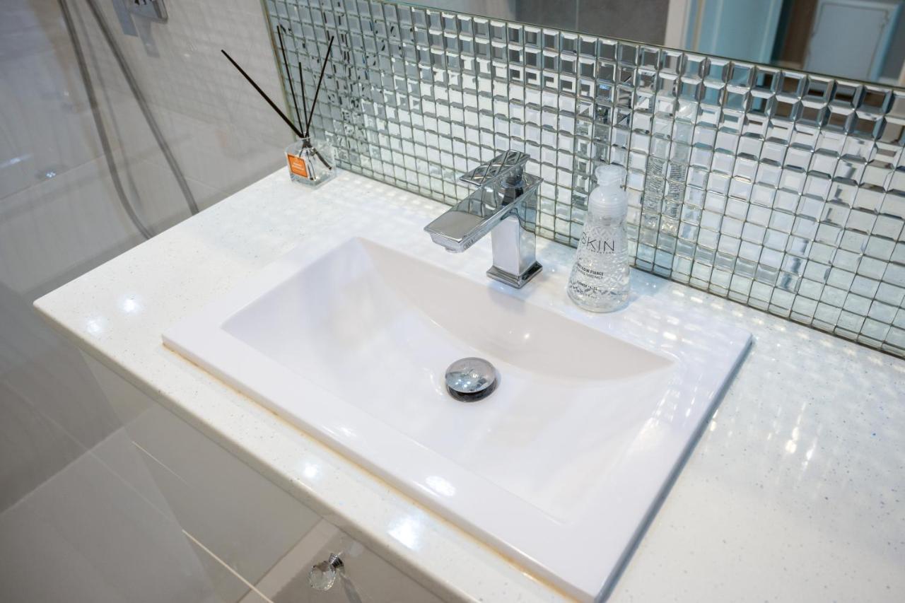 Kierbedzia 6 - Bezplatny Podziemny Parking - Free Parking - Piekny Ogrodek Z Tarasem - 2Km Lazienki Krolewskie - Wifi - Smart Tv 50 Cali - Good Apartments Warsaw Ngoại thất bức ảnh